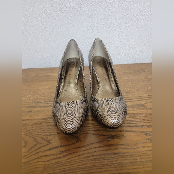 #7 Anne Klein iFlex Gold Snake Skin Round Toed Pump 8.5M - Picture 3 of 11
